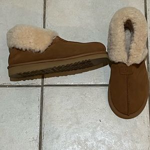 Ugg 5561 slipper - worn twice